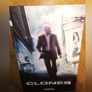 Clones 'Surrogates' French Graphic Novel Robert Venditti Delcourt Oct 2009 HC